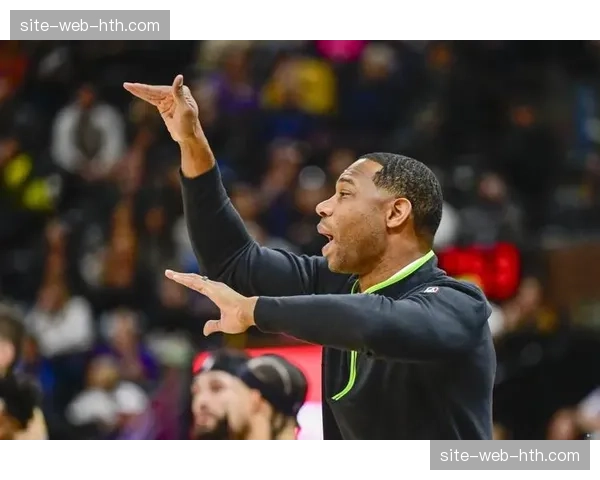 鹈鹕威利格林轮换安排保守 关键时段未能及时调整阵容应对快船攻势